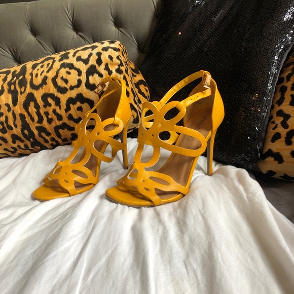 Yellow heels! - Picture 1 of 1